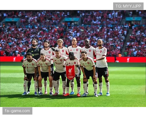 英超新星库克状态火热，强势表现助球队争冠冲刺