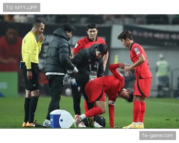 金玟哉任意球进攻中头球得分 展现定位球威胁